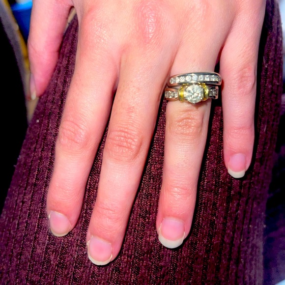 Beautiful wedding ring set with appraisal for band - Picture 3 of 4